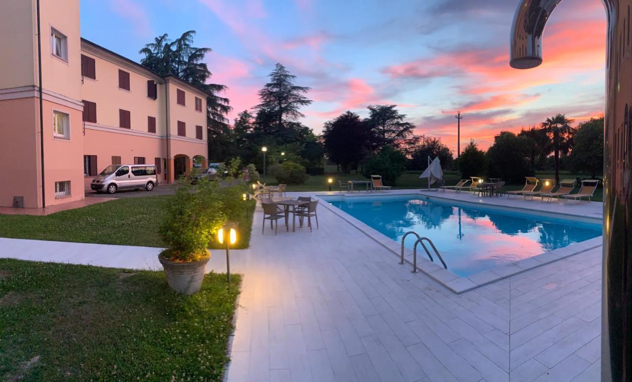 Hotel Le Ville مودينا المظهر الخارجي الصورة