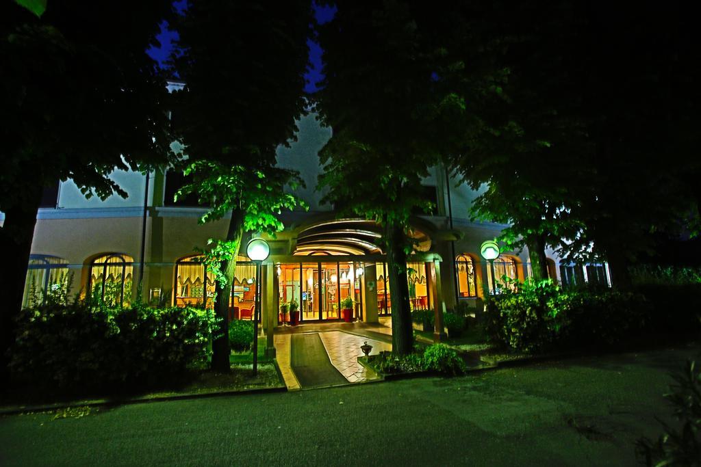 Hotel Le Ville مودينا المظهر الخارجي الصورة