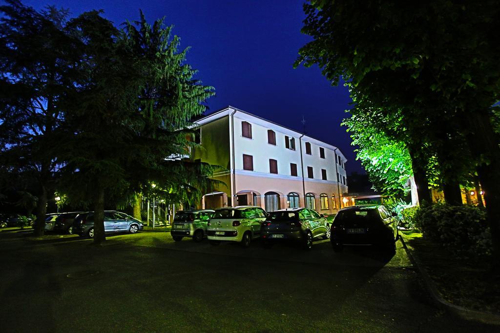 Hotel Le Ville مودينا المظهر الخارجي الصورة