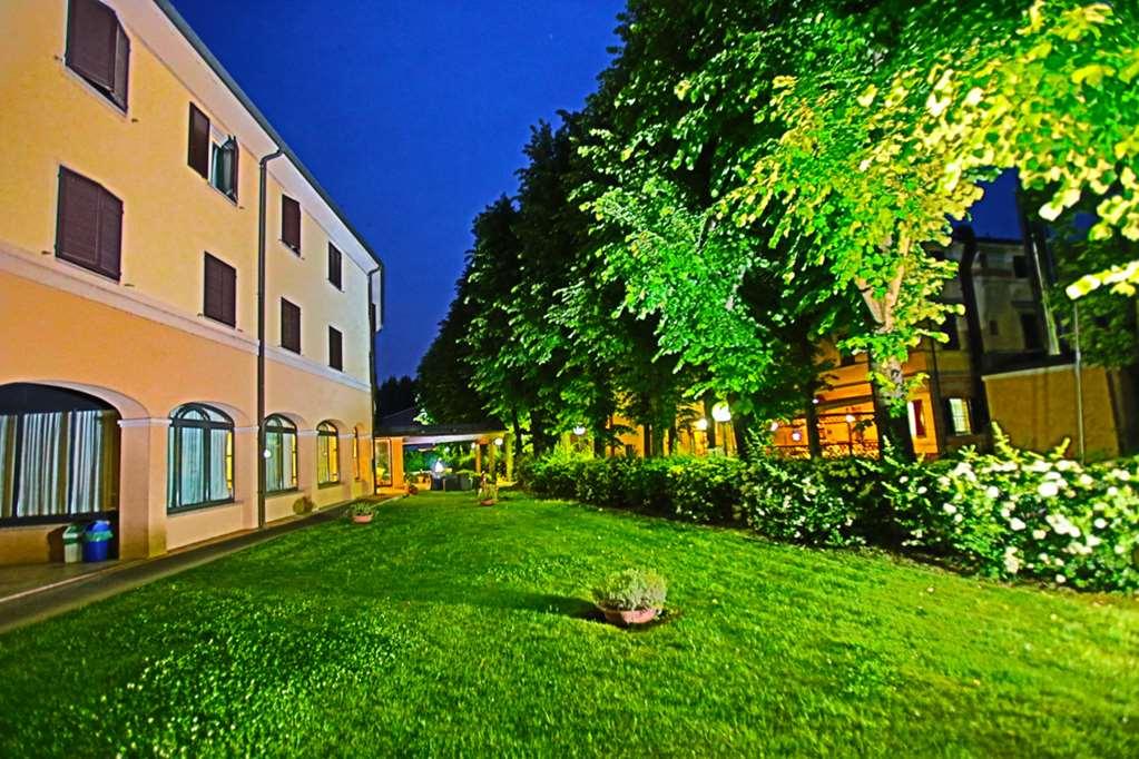 Hotel Le Ville مودينا المرافق الصورة