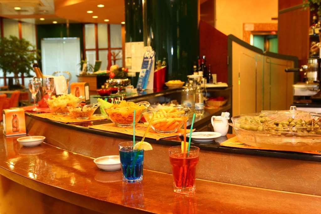 Hotel Le Ville مودينا المطعم الصورة